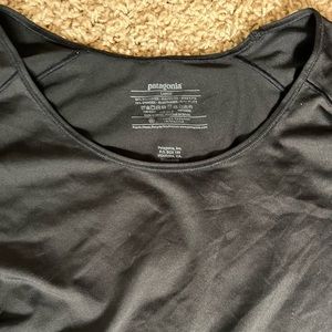 EUC Women’s Patagonia baselayer sized large